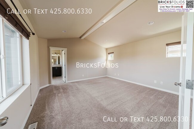 Building Photo - 10626 Eastridge Dr NE