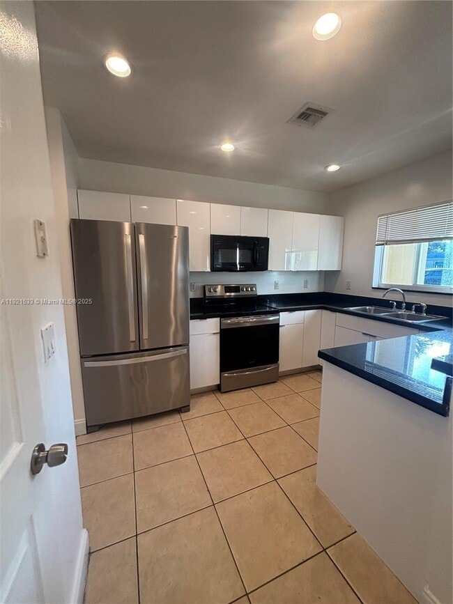 Building Photo - 820 NW 2nd Ave