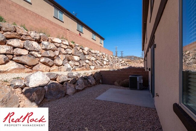 Building Photo - 3 Bedroom Hurricane Townhome With Scenic Views
