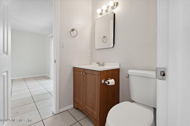 Building Photo - 1335 Violet St