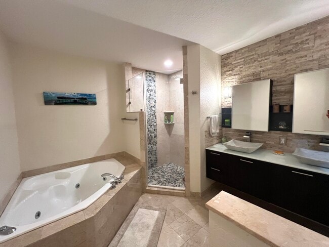 Building Photo - 1640 Presidential Way