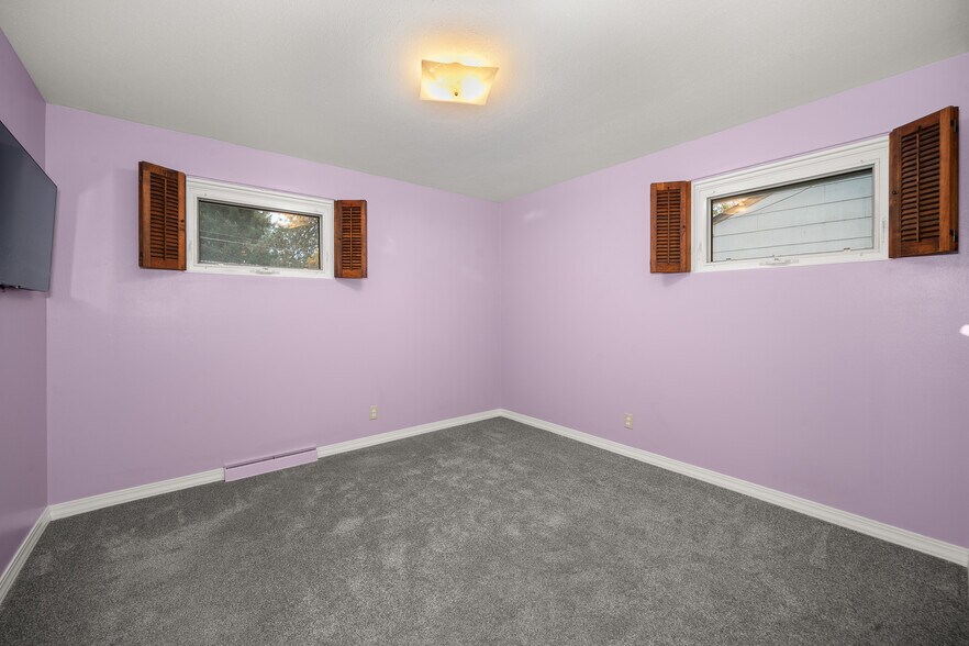 Building Photo - 6028 N Lincoln St