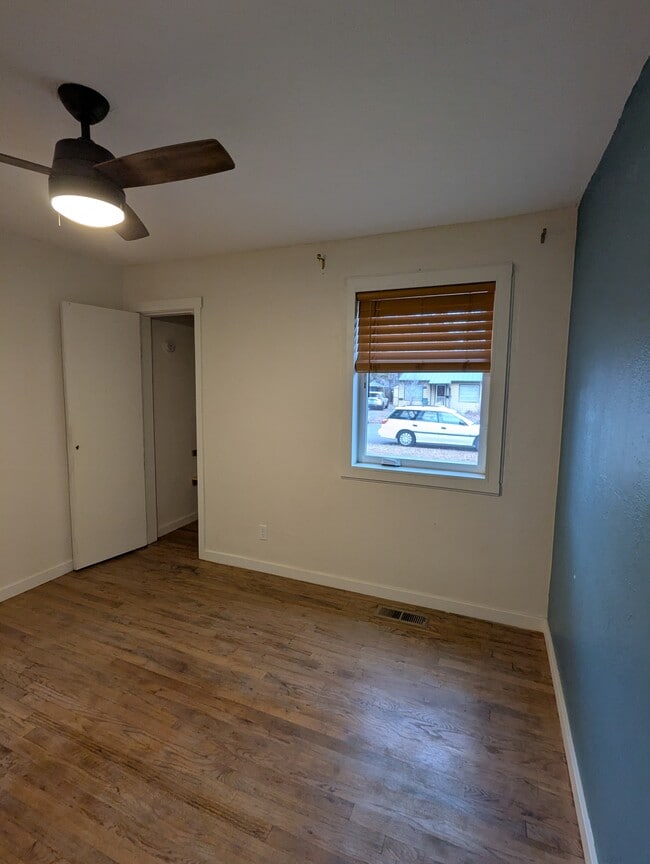 Building Photo - 455 NE Clay Ave