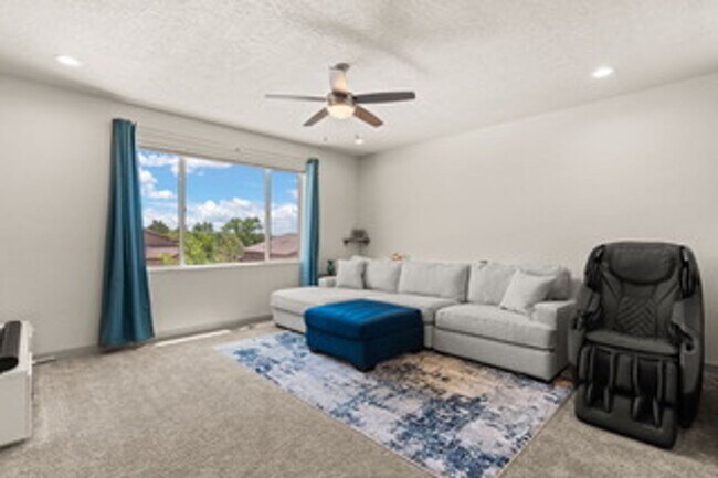 Building Photo - Like New Los Lunas Home!