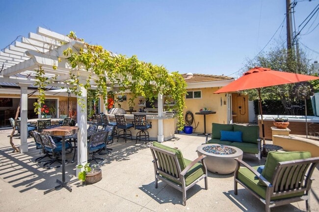 Building Photo - 1040 Alameda Blvd