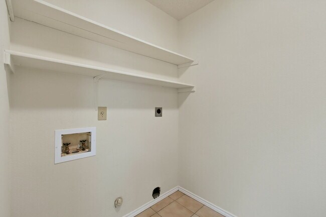 Building Photo - 8910 Kenton Mist