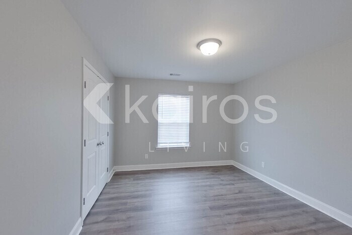 Building Photo - 300 Hemlock Ct