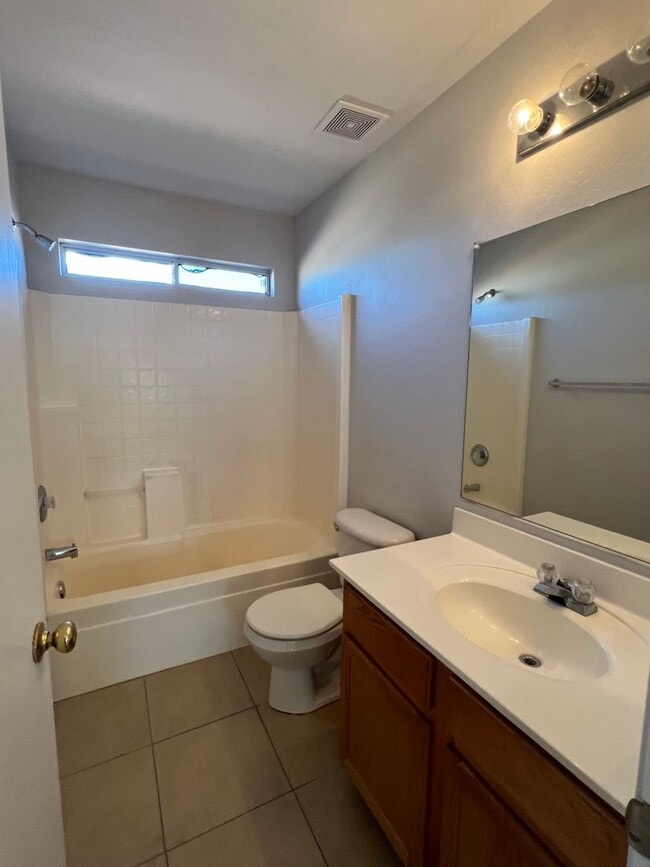 Building Photo - 1776 square foot 3 Bedroom home in El Mirage