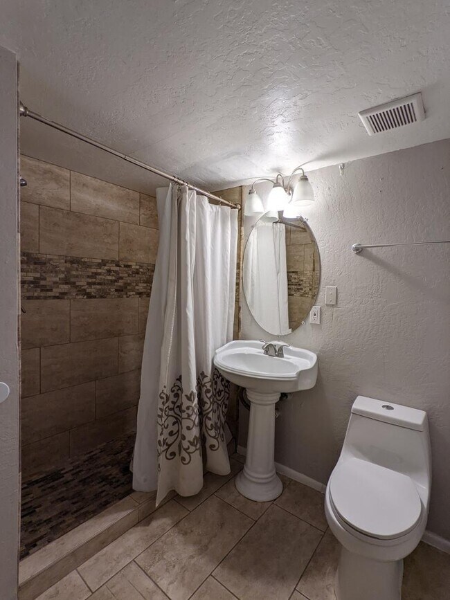 Building Photo - 12221 W Bell Rd