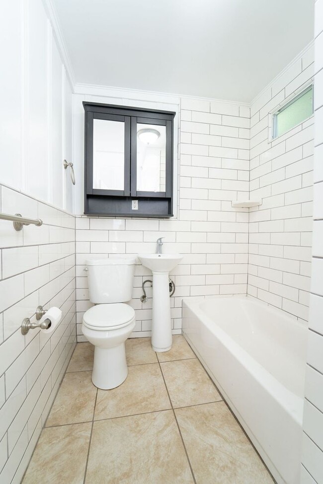 Building Photo - 4653-4655 Utah St.