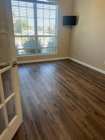 Building Photo - 930 English Ivy Dr