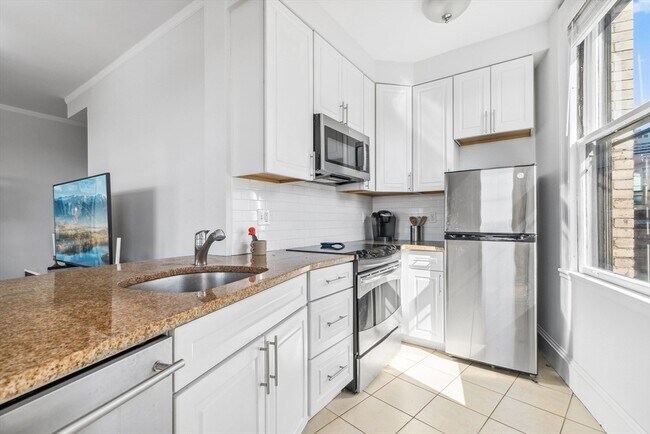 Building Photo - 21 Beacon St