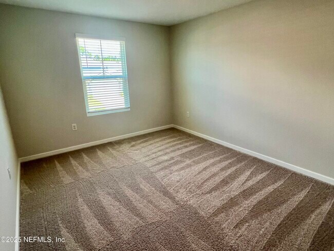Building Photo - 14750 Cashew Ave