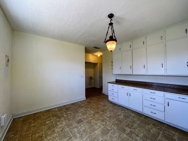 Building Photo - Charming 2BR/1BA Corner Lot Home with Shop & Fenced Yards