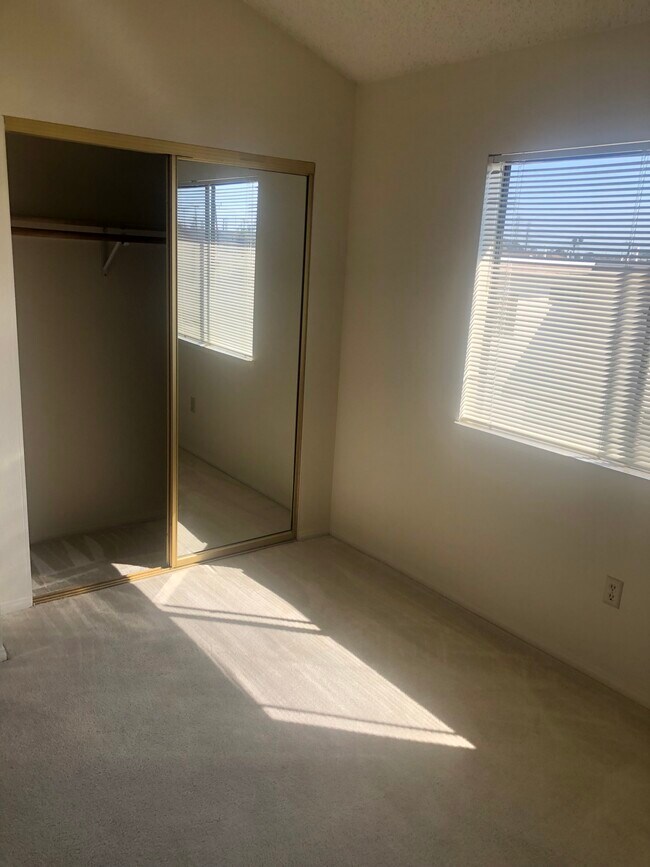 Building Photo - 17055 S Dalton Ave