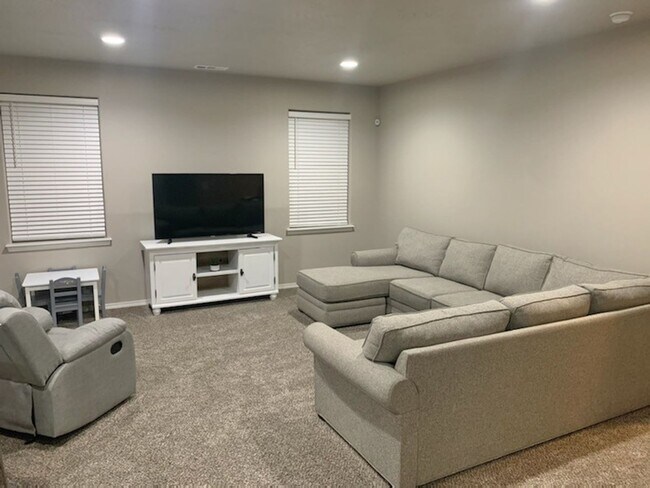 Building Photo - Beautiful 3 Bedroom Home in Moses Lake