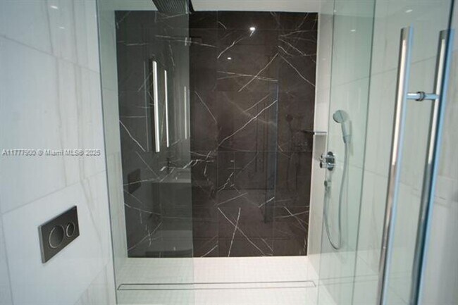 Building Photo - 300 Biscayne Blvd Way