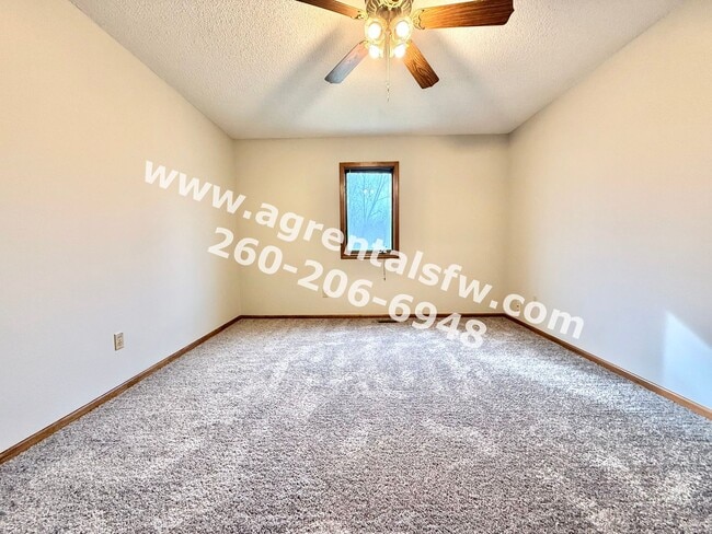 Building Photo - 3 Bedroom House