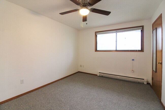 Building Photo - 1618 W 7th Pl