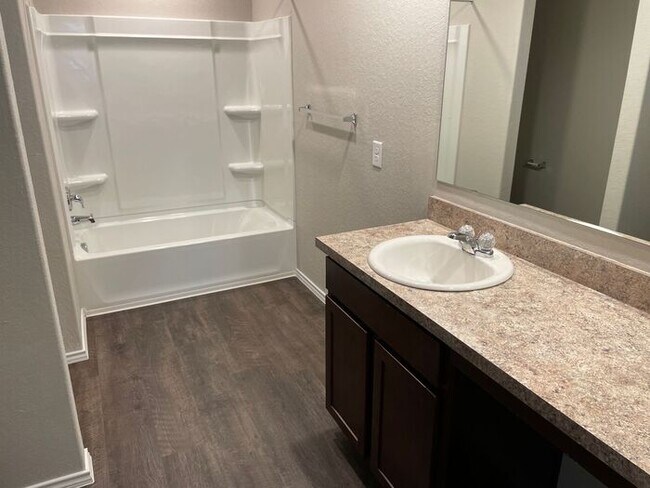 Building Photo - Get an A+ in Savings! | $500 Move-In Credit on a 4-Bed, 2.5-Bath Home in Saint Hedwig