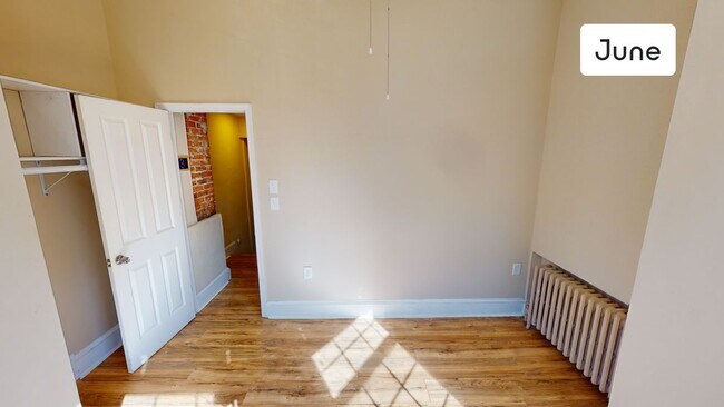 Building Photo - ROOM ONLY in 8-bed/3.5-bath Home