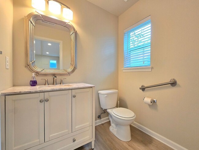 Building Photo - 3 Bedroom Home in Everett Available Now!