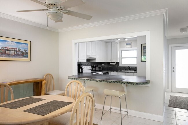 Building Photo - 1 Bedroom 1 Bathroom Furnished Condo pool view- 6 month Lease