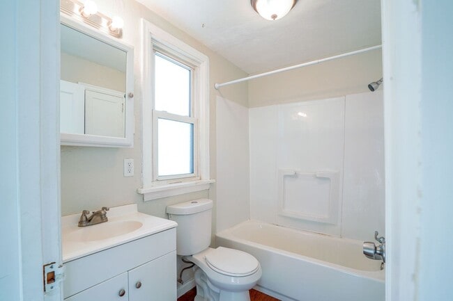 Building Photo - Beautiful Newly Renovated 3BD 1BA House on Mt Washinton