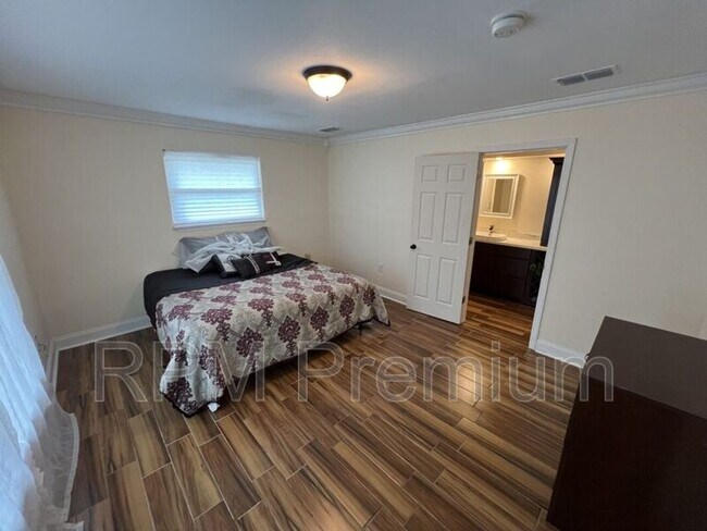 Building Photo - 1944 W Marsden Pl