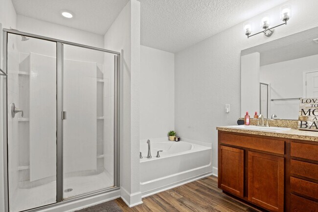 Building Photo - Stunning single-family 4bed/2.5 bath home