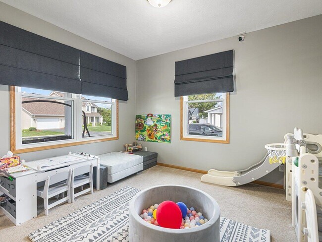 Building Photo - 251 Ashbourne Dr