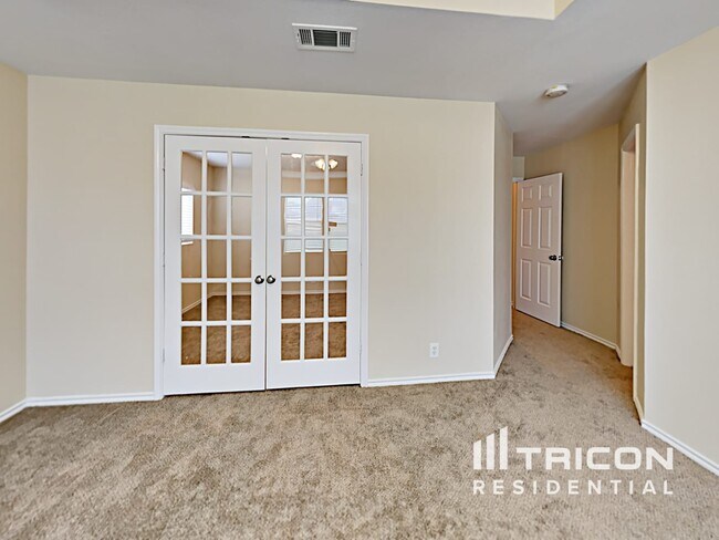 Building Photo - 1027 Creek Knoll