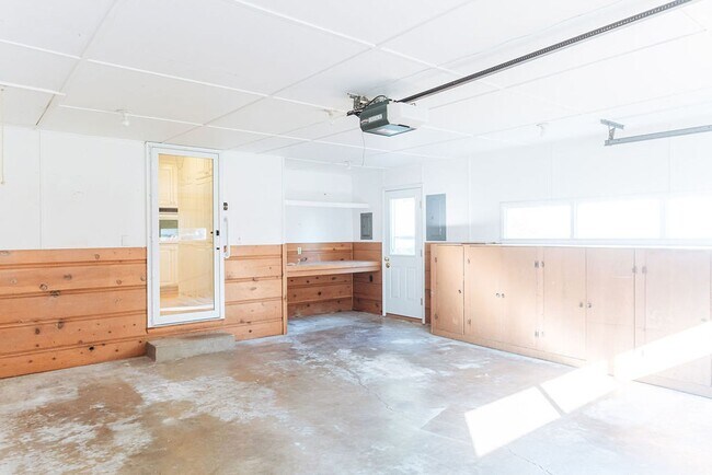 Building Photo - 3 Bed 3 Bath Home