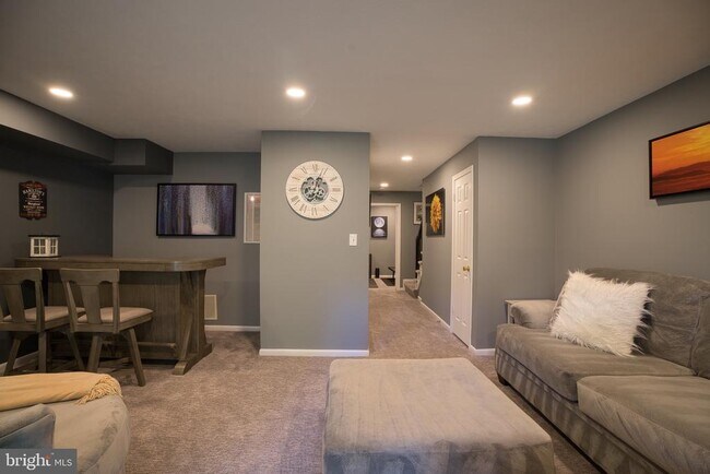 Building Photo - 32 Lovett Ct