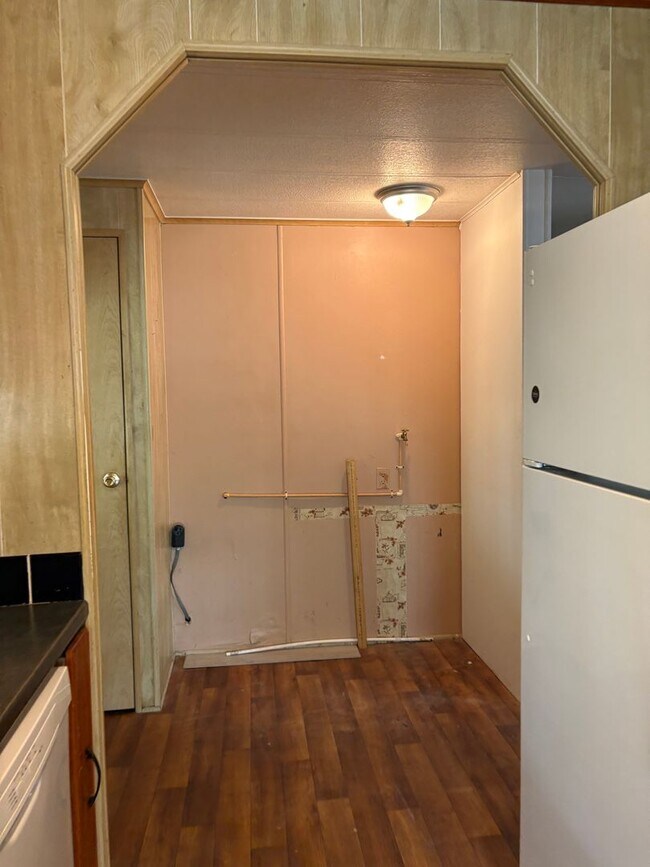 Building Photo - 2bed/2bath SFH Rent $1250/month ready May 2026