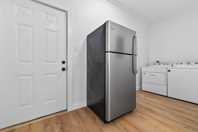 Building Photo - 2202 Hutchins St