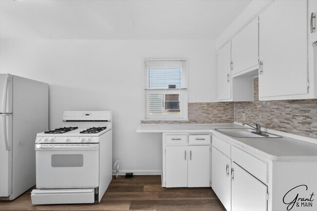 Building Photo - 20259 Oakfield Ave
