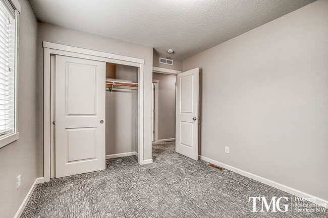 Building Photo - Spacious 4  BD Home with Modern Upgrades in Vancouver