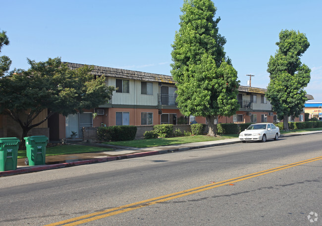 Primary Photo - Lakewood Manor Apartments