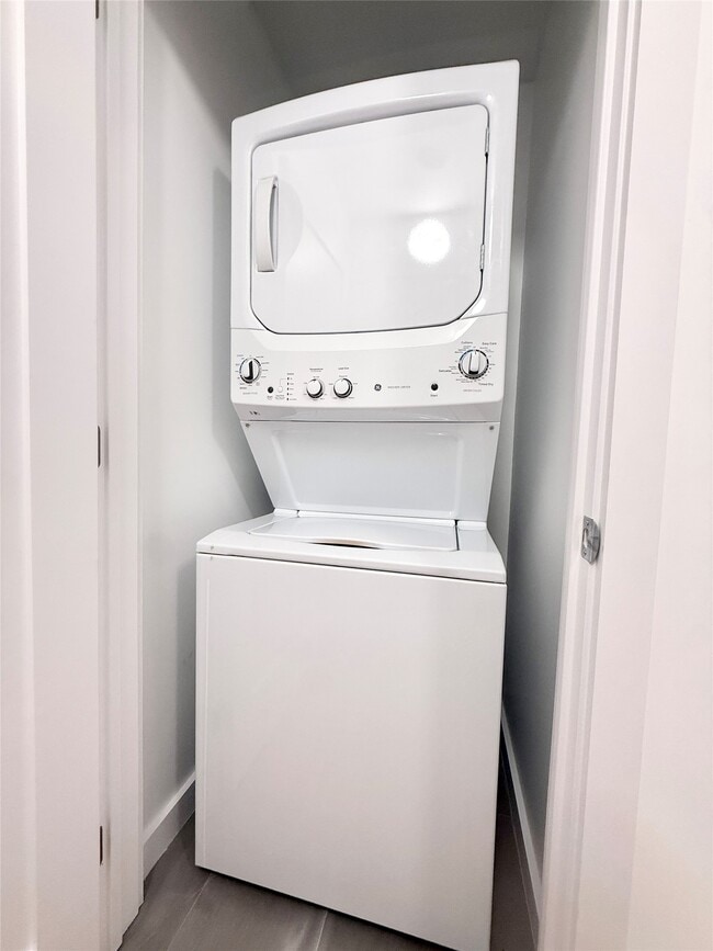 Building Photo - 1412 Sul Ross St