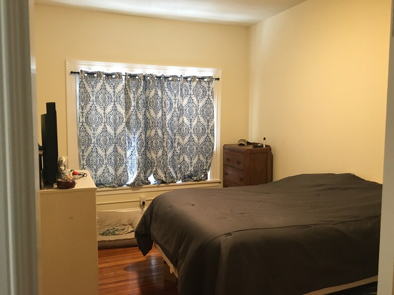 Building Photo - 1463 Beacon St
