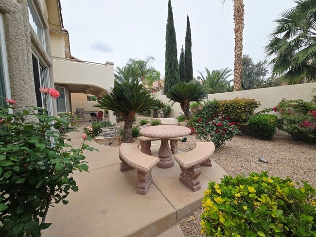 Building Photo - STUNNING 4 BEDROOM WITH MASTER ON 1ST FLOOR IN SEVEN HILLS!!!