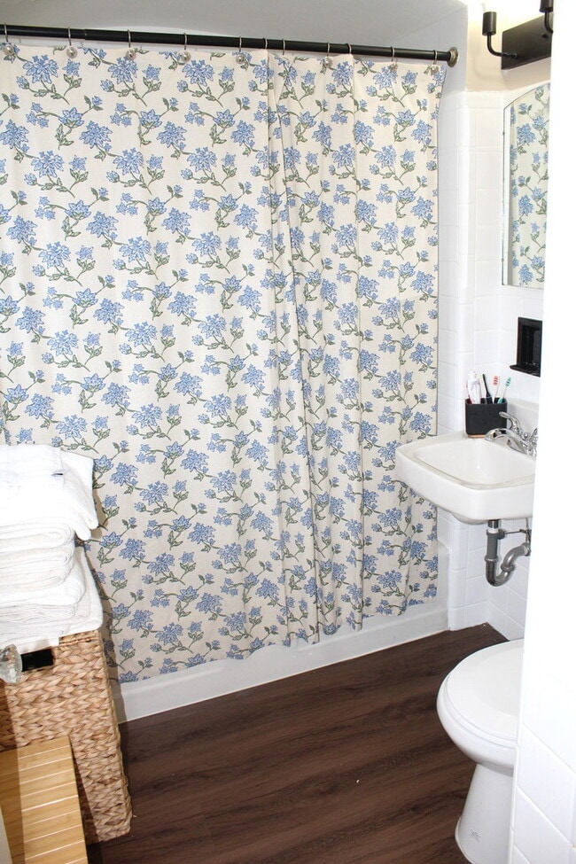 Building Photo - 6034 S Komensky Ave