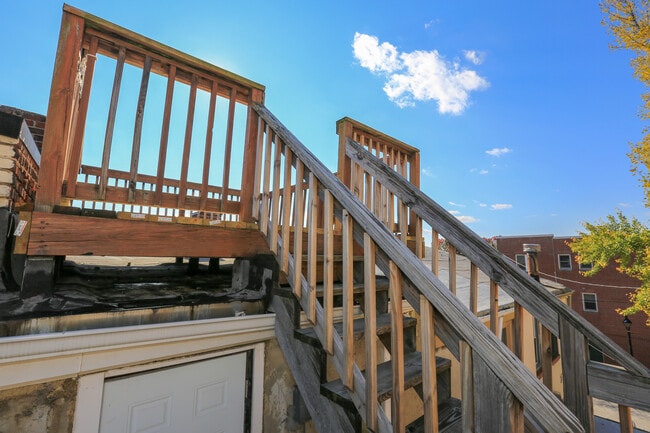 Building Photo - 540 S Paca St