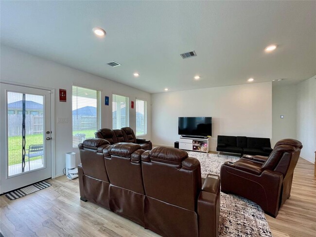 Building Photo - 31603 Rosebud Vly Ln