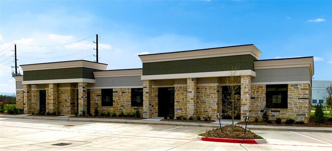 Building Photo - 633 E Fernhurst Dr