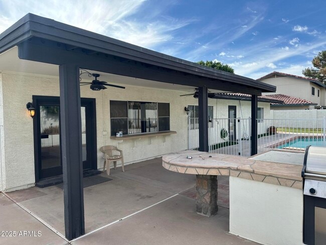 Building Photo - 7126 W Columbine Dr