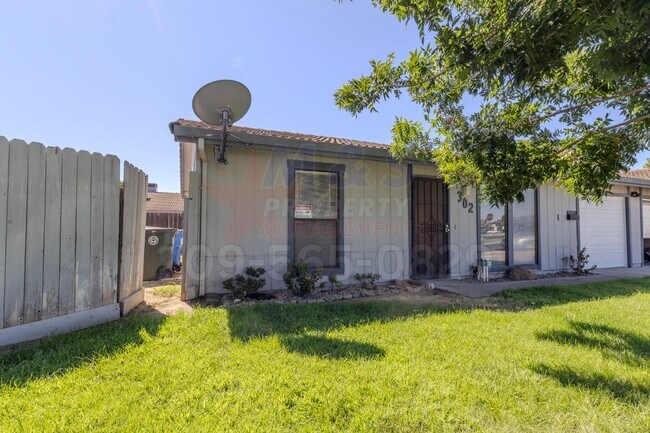Building Photo - 302 Lovell Way