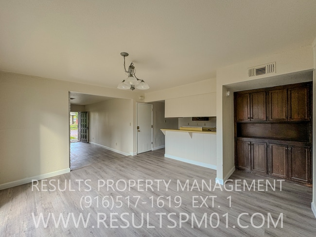 Building Photo - Cozy Citrus Heights Duplex