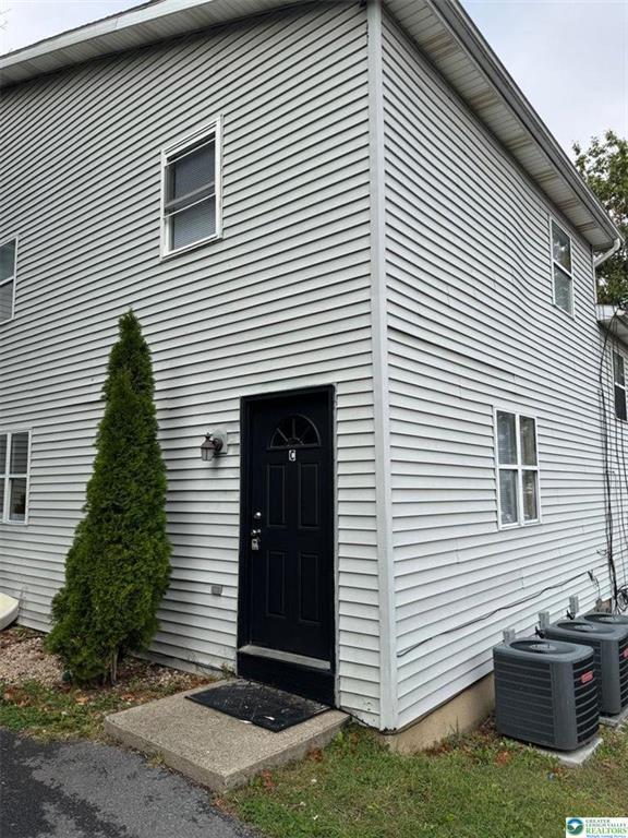 Building Photo - 1538 E 8th St